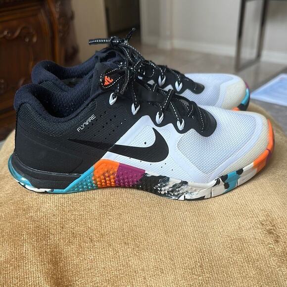 Nike Black and White Sneakers with Multicolored Sole - Picture 2 of 8